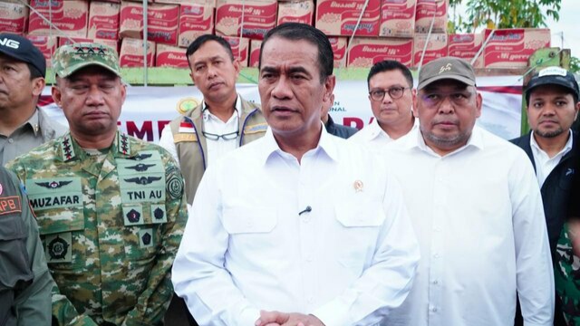 Lepas Truk Bantuan Pangan di NTT, Mentan Amran: Ini Kemanusiaan, Harus Bergerak Cepat Lepas Truk Bantuan Pangan di NTT, Mentan Amran: Ini Kemanusiaan, Harus Bergerak Cepat