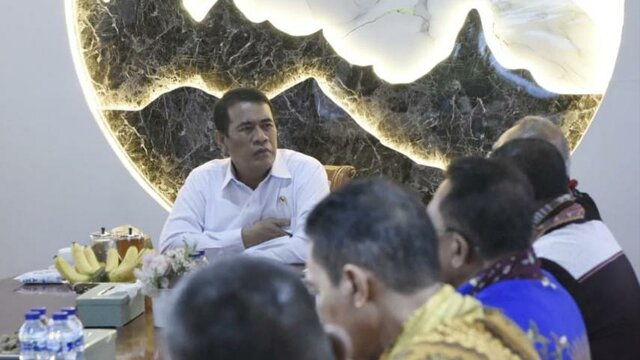 Mentan Amran Entaskan Kemiskinan di Alor, Tiga Strategi dan Pengawalan Bantuan Pertanian Diperketat Mentan Amran Entaskan Kemiskinan di Alor, Tiga Strategi dan Pengawalan Bantuan Pertanian Diperketat
